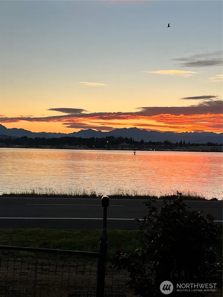 1647 Beach Drive E Port Orchard WA 98366