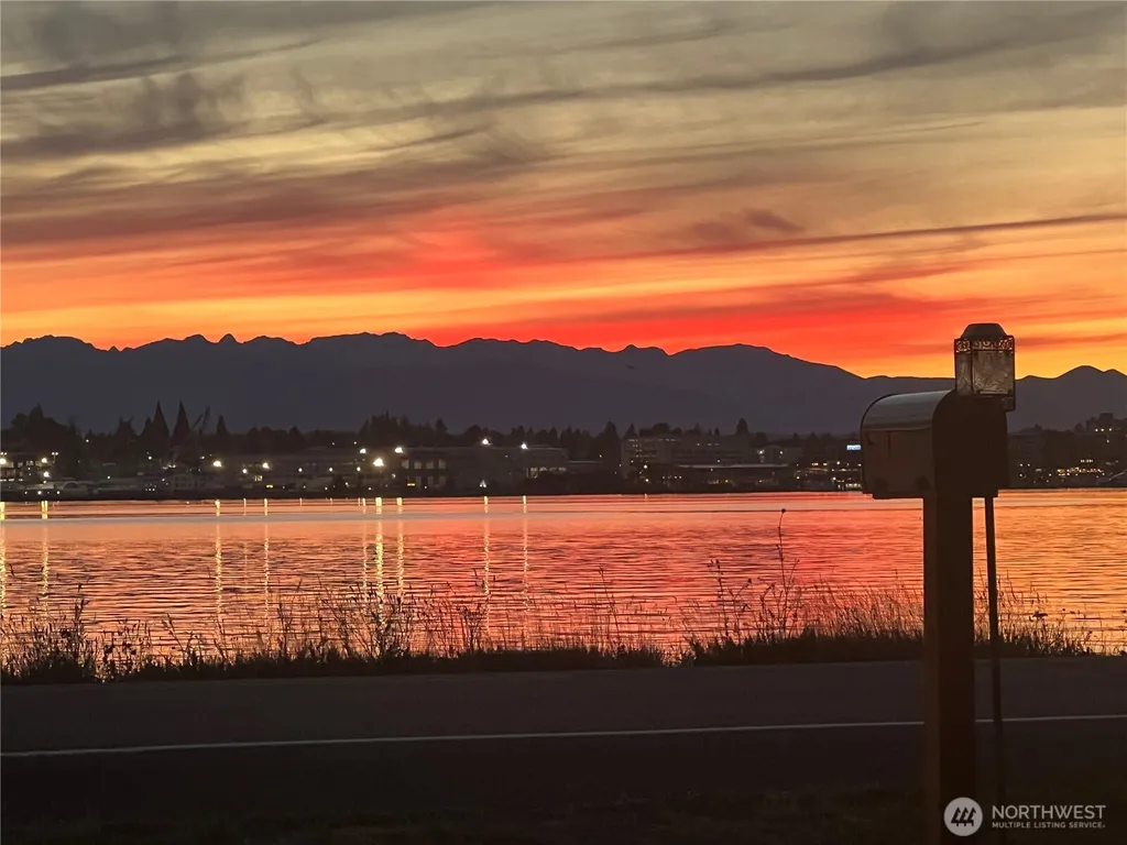 1647 Beach Drive E Port Orchard WA 98366