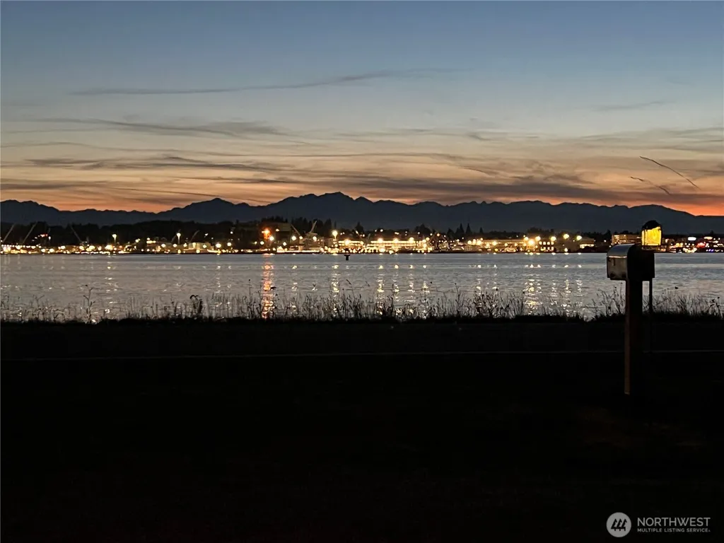 1647 Beach Drive E Port Orchard WA 98366