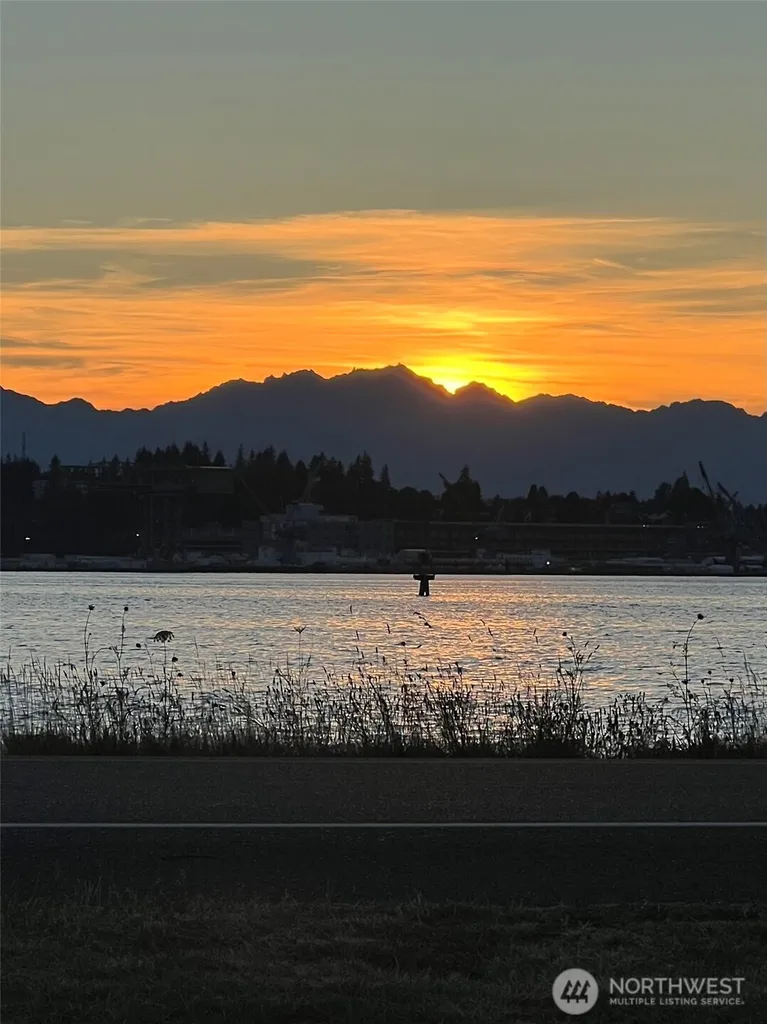 1647 Beach Drive E Port Orchard WA 98366