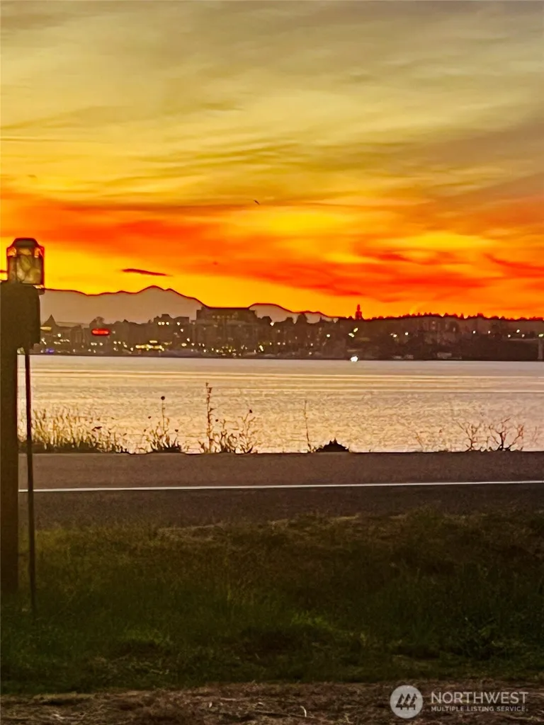 1647 Beach Drive E Port Orchard WA 98366