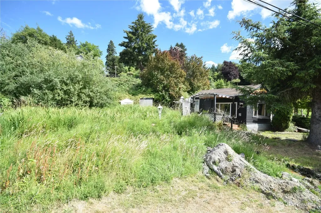 1647 Beach Drive E Port Orchard WA 98366