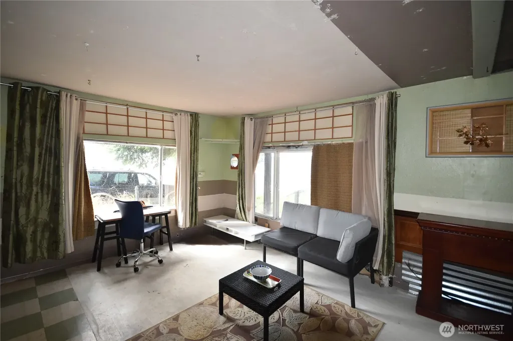1647 Beach Drive E Port Orchard WA 98366