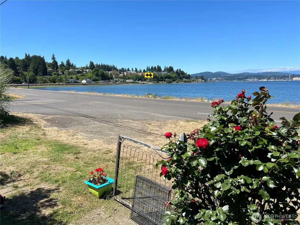 1647 Beach Drive E Port Orchard WA 98366