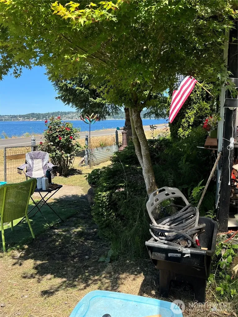 1647 Beach Drive E Port Orchard WA 98366