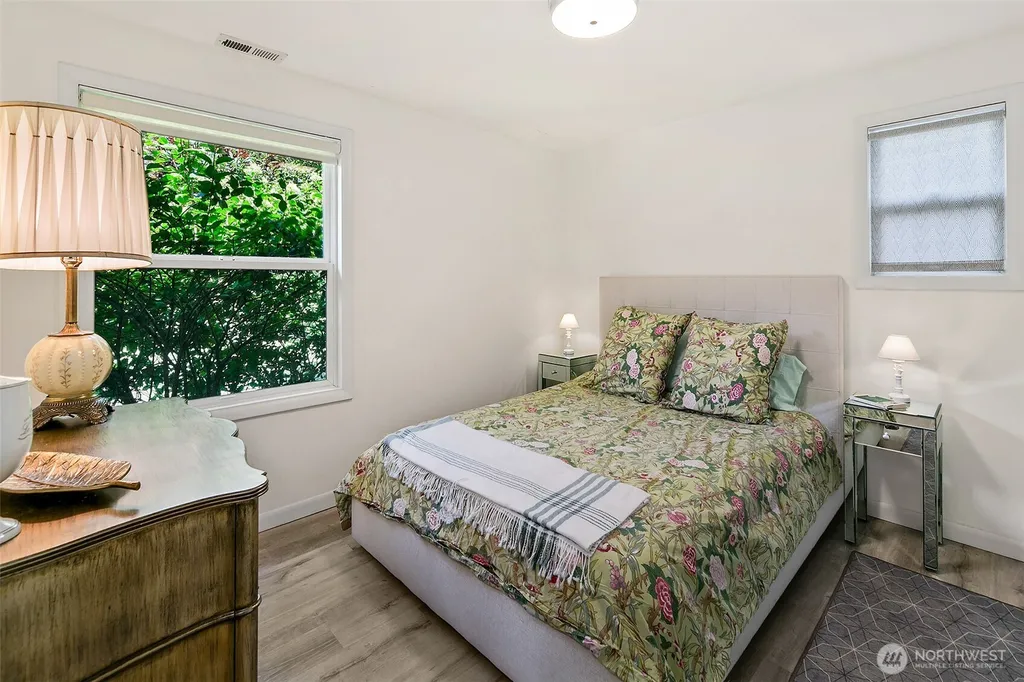 8623 30th Avenue NE Seattle WA 98115