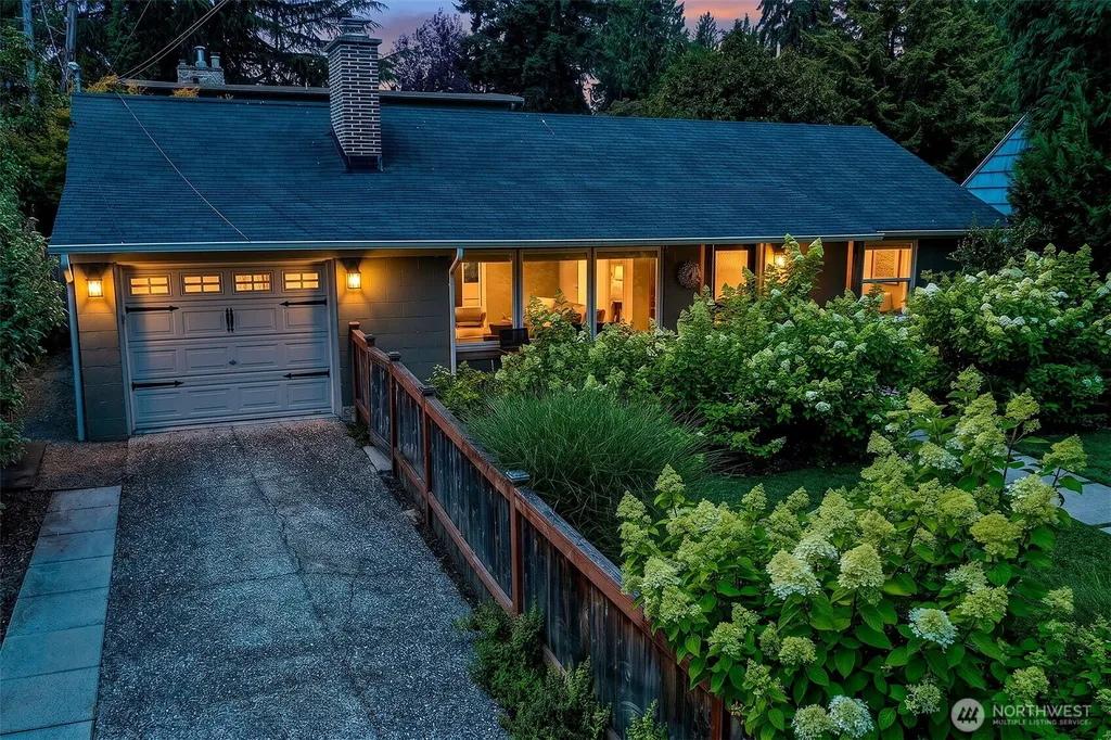 8623 30th Avenue NE Seattle WA 98115