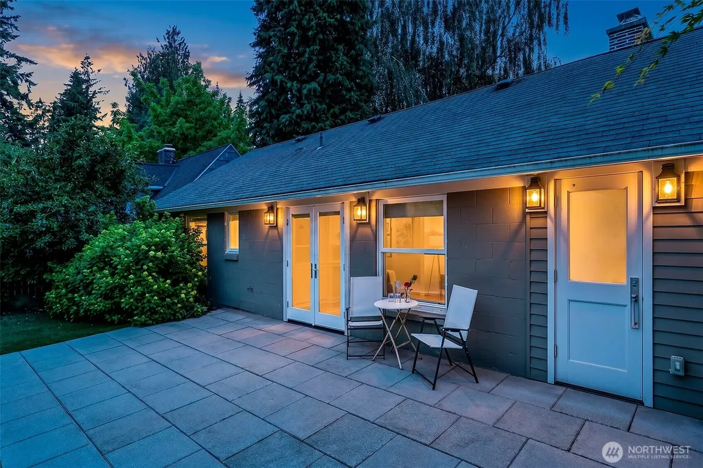8623 30th Avenue NE Seattle WA 98115