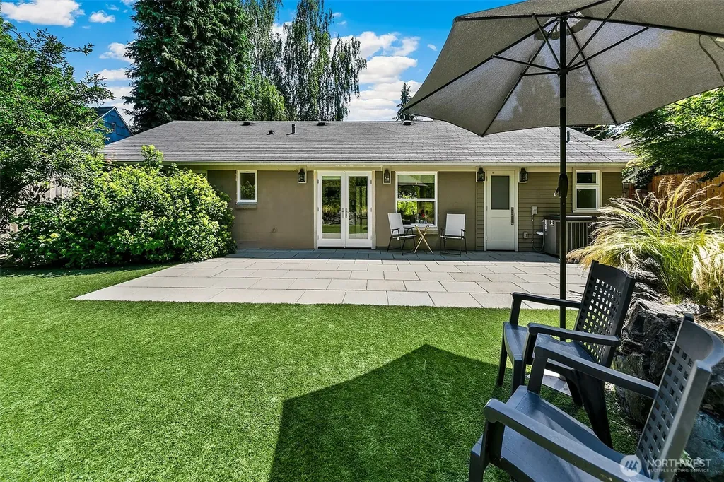 8623 30th Avenue NE Seattle WA 98115