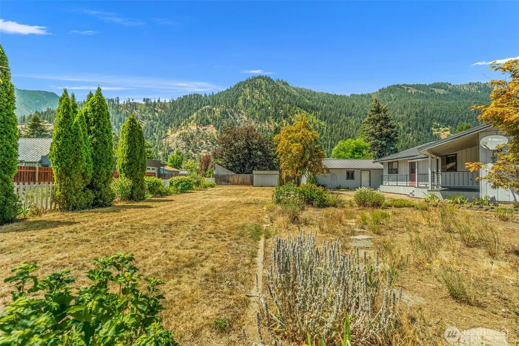 137 W Center Street Leavenworth WA 98826