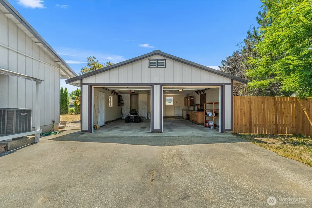 137 W Center Street Leavenworth WA 98826