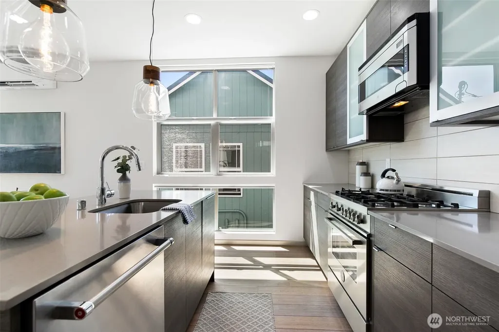 6729 14th Avenue NW Seattle WA 98117