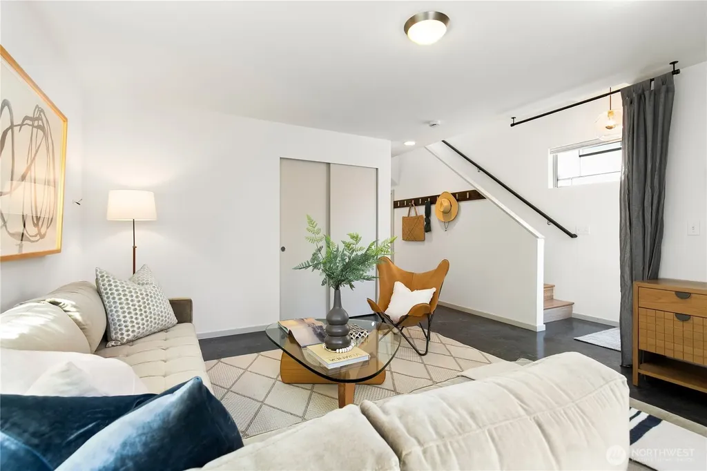 6729 14th Avenue NW Seattle WA 98117