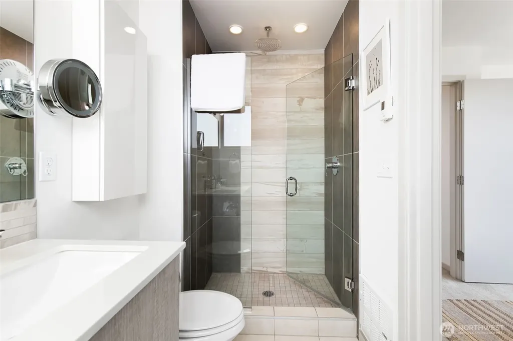 6729 14th Avenue NW Seattle WA 98117