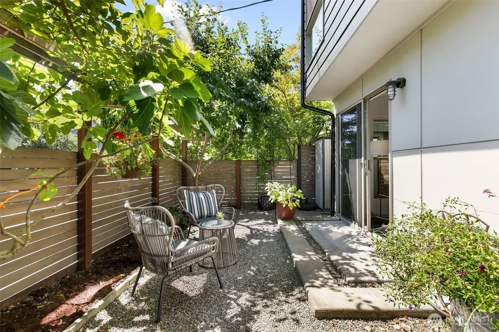 6729 14th Avenue NW Seattle WA 98117