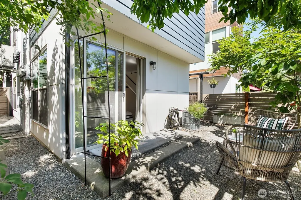 6729 14th Avenue NW Seattle WA 98117