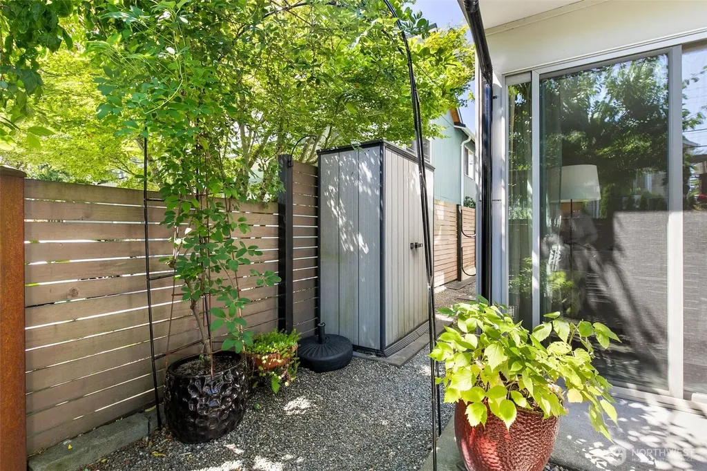 6729 14th Avenue NW Seattle WA 98117