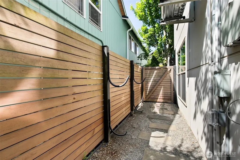 6729 14th Avenue NW Seattle WA 98117