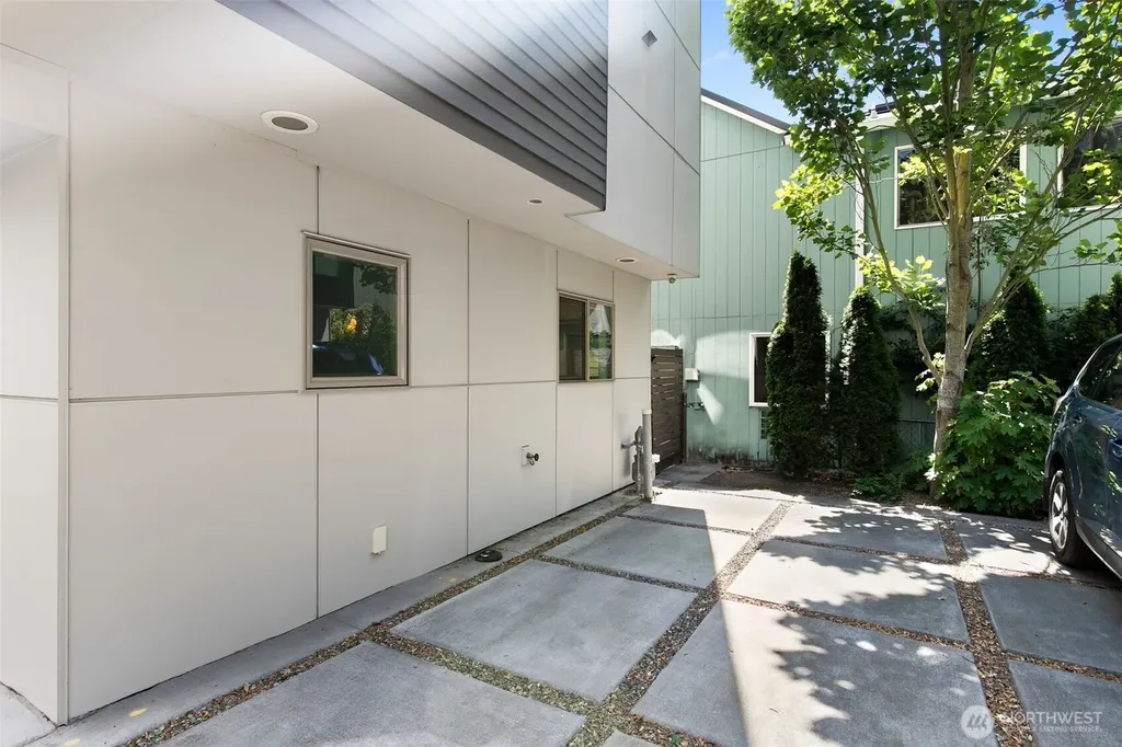 6729 14th Avenue NW Seattle WA 98117