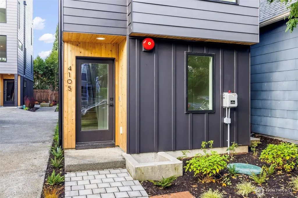 4105 25th Avenue SW Seattle WA 98106