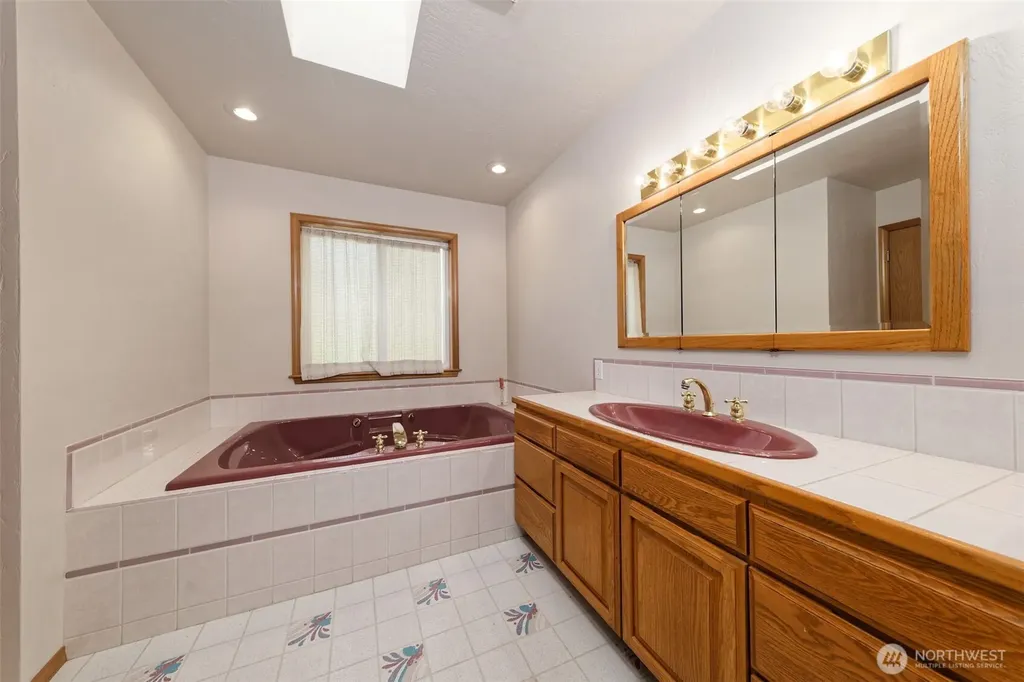 220 SE Sells Drive Shelton WA 98584