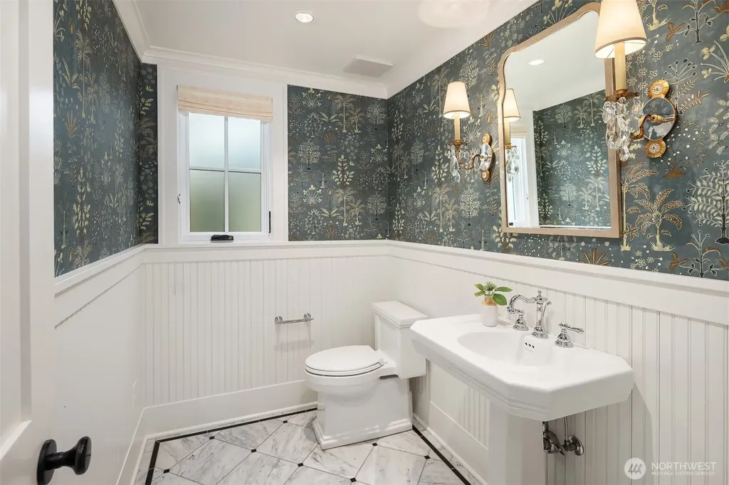 6952 96th Avenue SE Mercer Island WA 98040