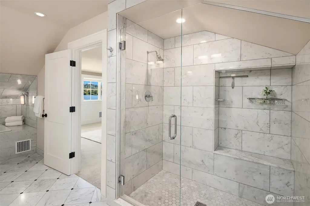 6952 96th Avenue SE Mercer Island WA 98040