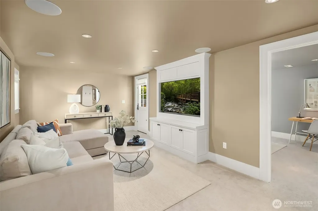 6952 96th Avenue SE Mercer Island WA 98040