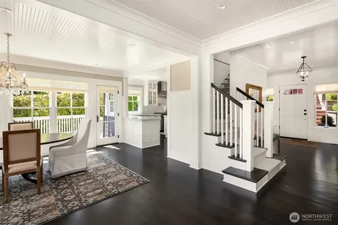 6952 96th Avenue SE Mercer Island WA 98040