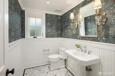 6952 96th Avenue SE Mercer Island WA 98040