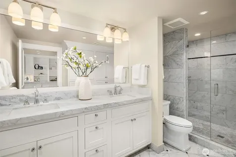 6952 96th Avenue SE Mercer Island WA 98040