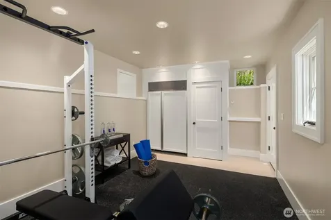 6952 96th Avenue SE Mercer Island WA 98040