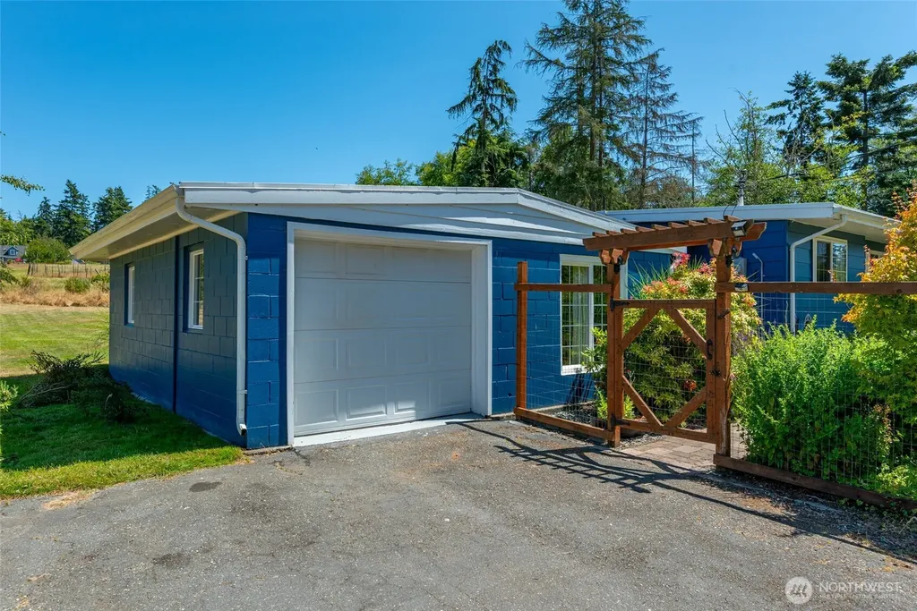 3547 Smugglers Cove Road Greenbank WA 98253