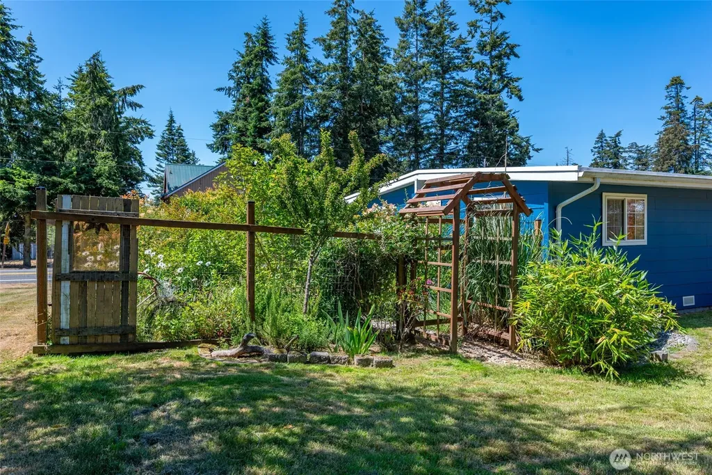 3547 Smugglers Cove Road Greenbank WA 98253