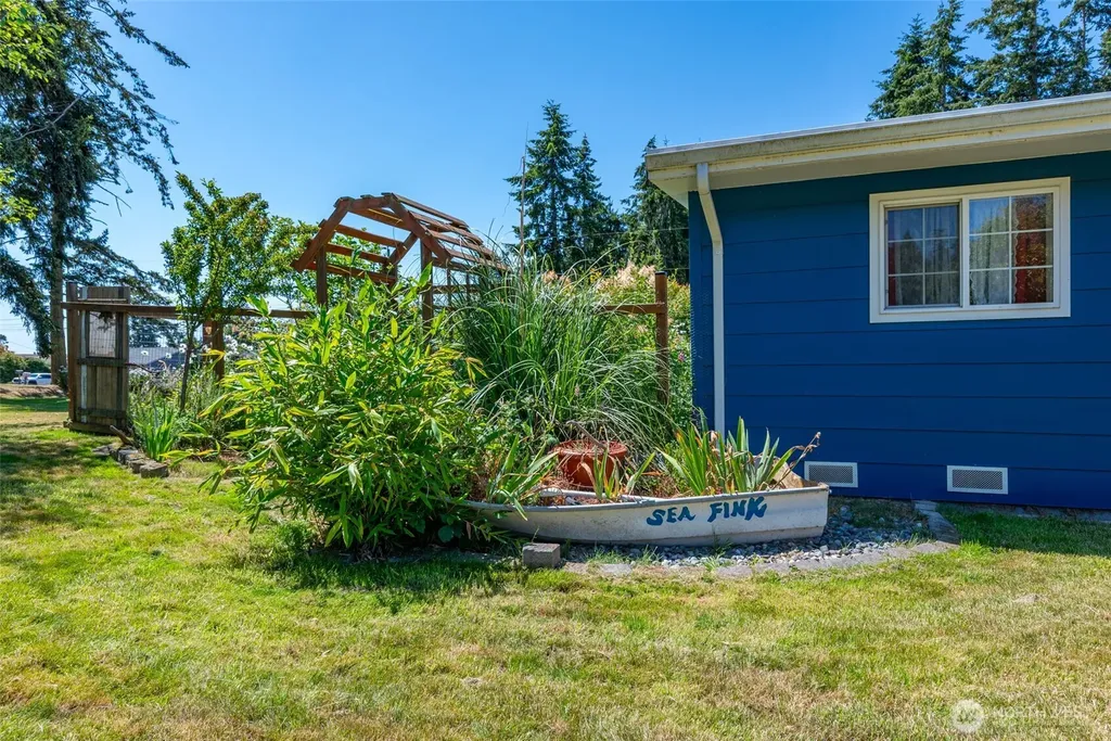 3547 Smugglers Cove Road Greenbank WA 98253