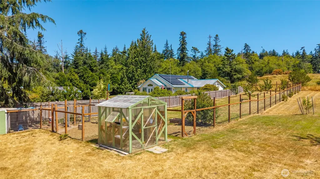 3547 Smugglers Cove Road Greenbank WA 98253
