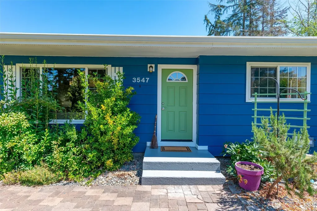3547 Smugglers Cove Road Greenbank WA 98253