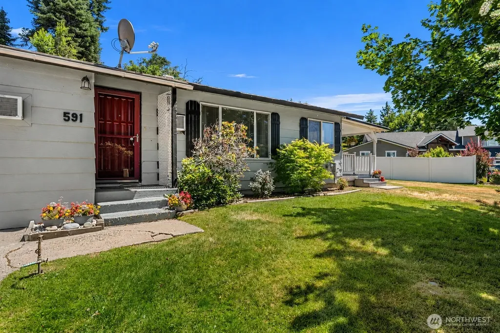 593 Rolfs Place East Wenatchee WA 98802