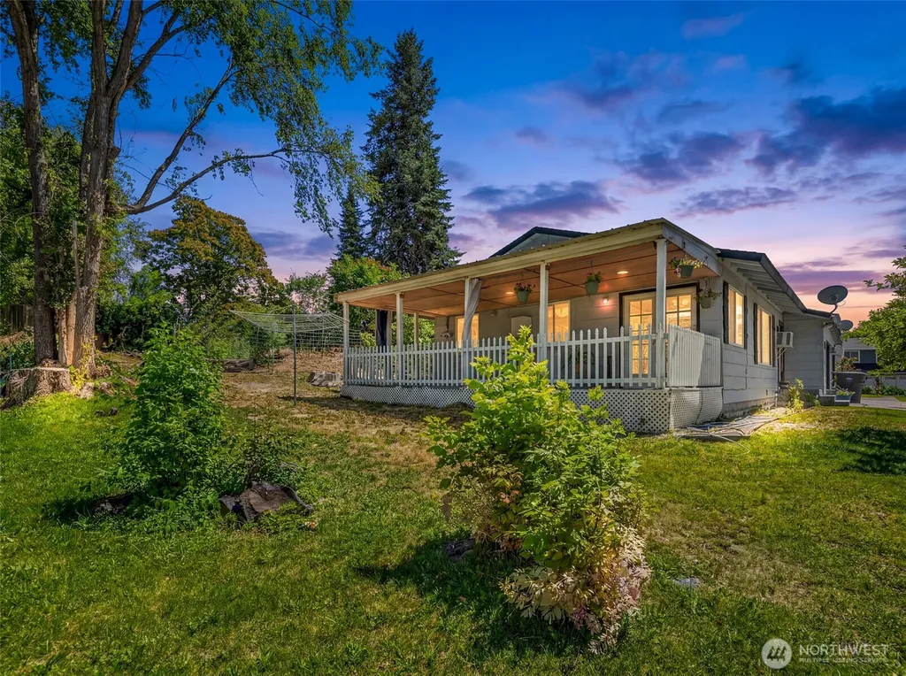 593 Rolfs Place East Wenatchee WA 98802