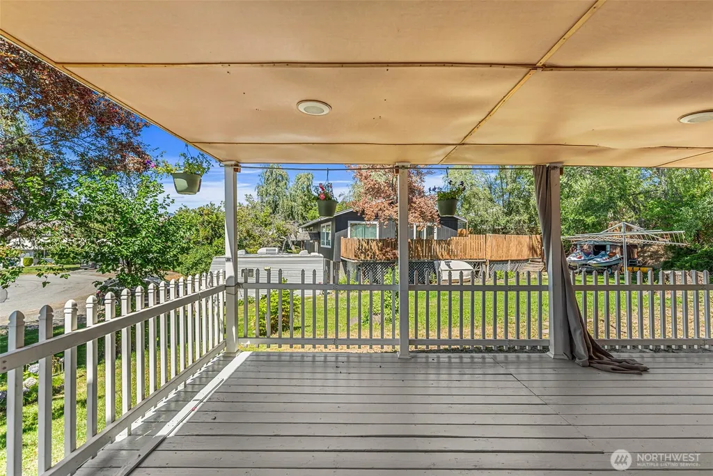 593 Rolfs Place East Wenatchee WA 98802