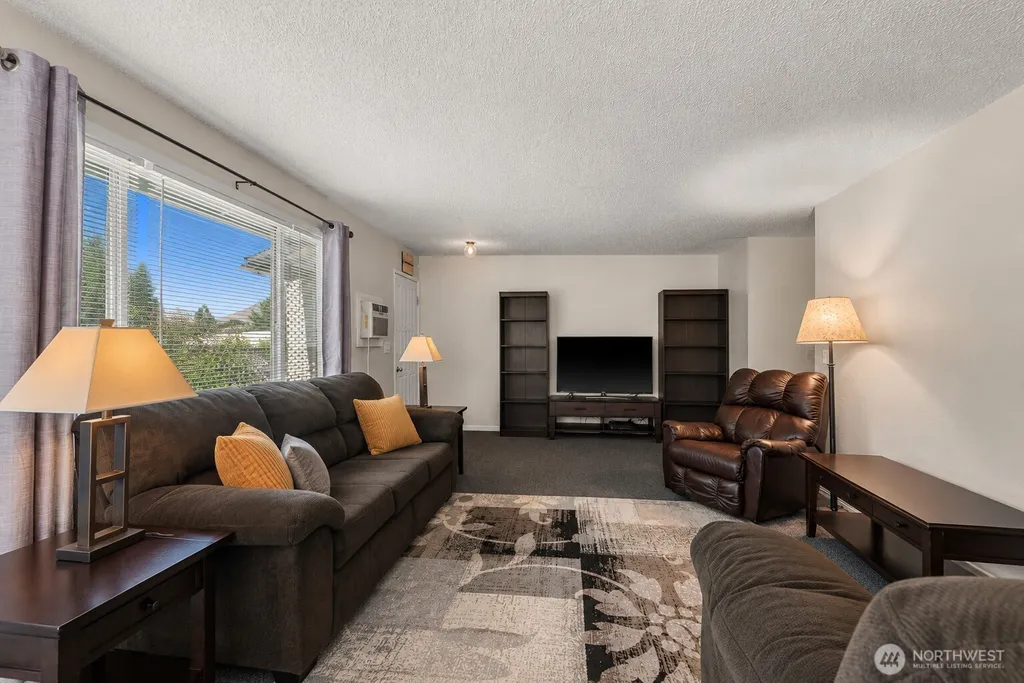 593 Rolfs Place East Wenatchee WA 98802