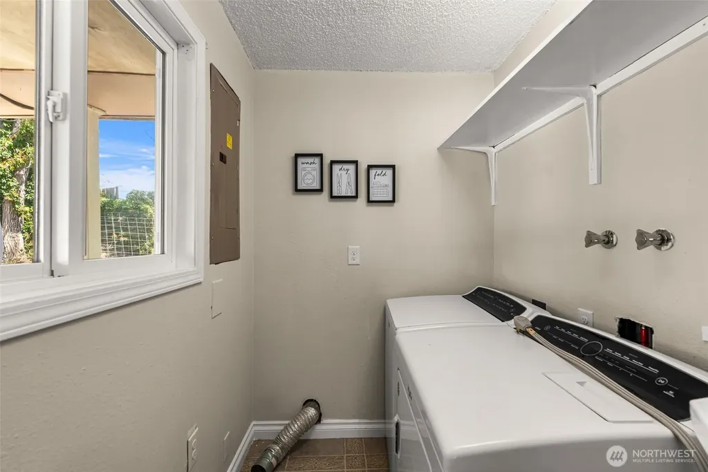 593 Rolfs Place East Wenatchee WA 98802