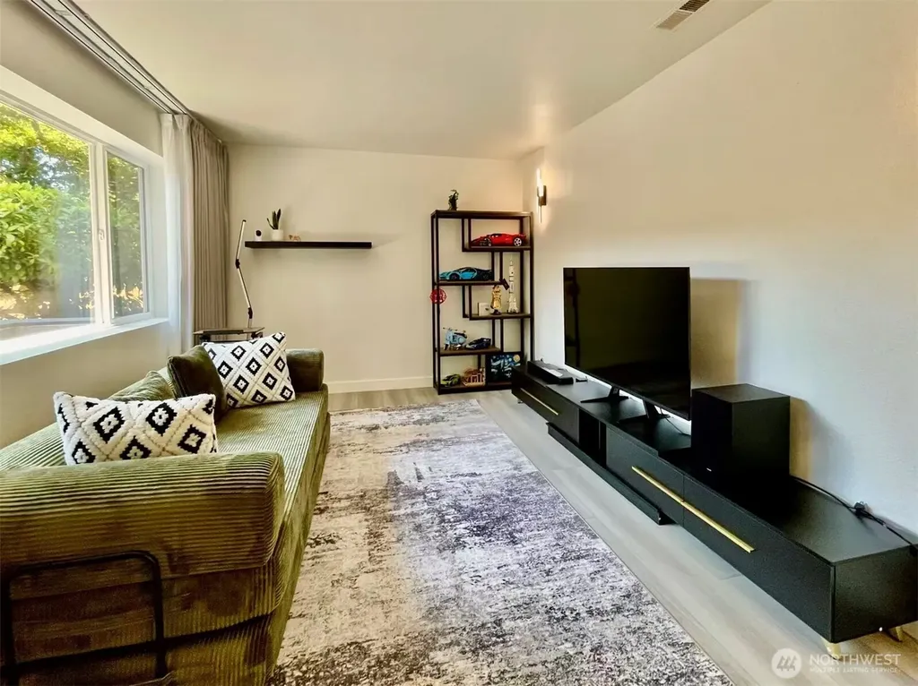 1261 150th Avenue SE Bellevue WA 98007