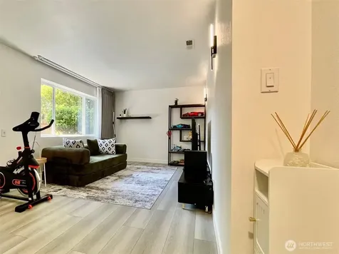 1261 150th Avenue SE Bellevue WA 98007