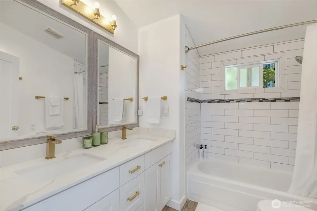 1124 14th Avenue Seattle WA 98122