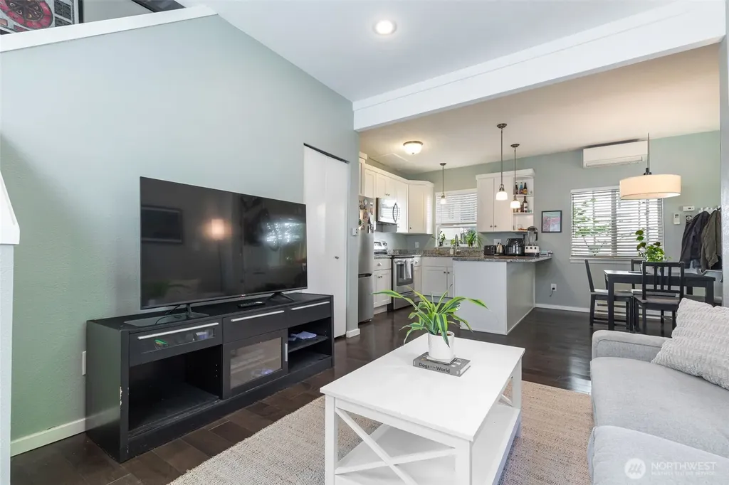 1124 14th Avenue Seattle WA 98122