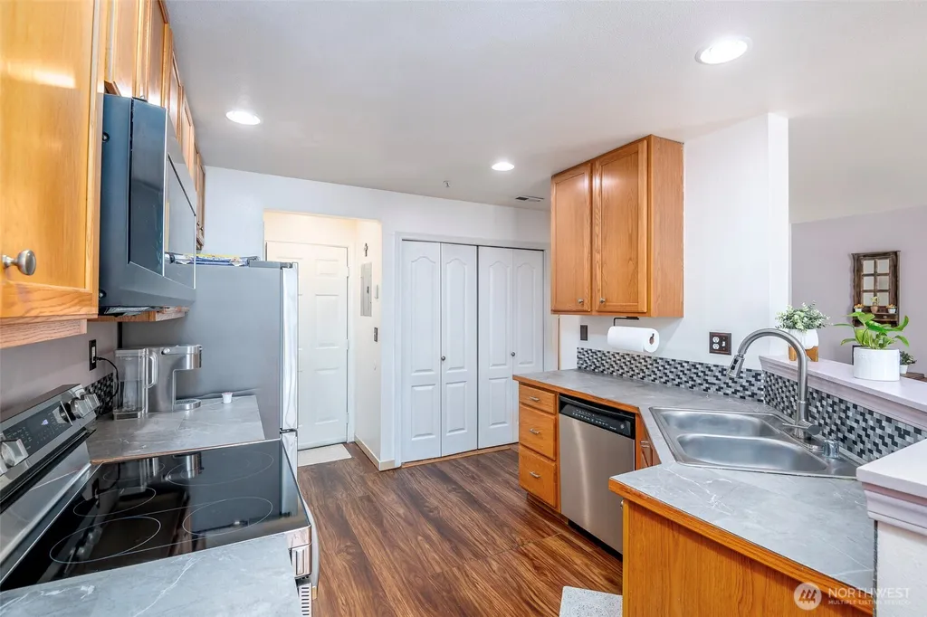 4802 Nassau Avenue NE Tacoma WA 98422