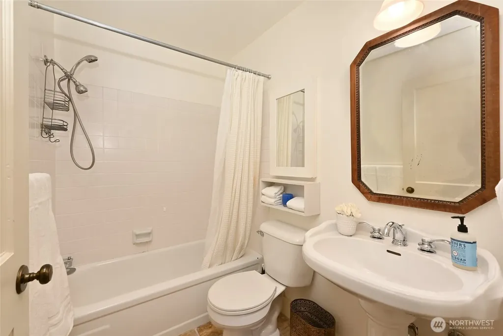 5858 NE Parkpoint Drive Seattle WA 98115