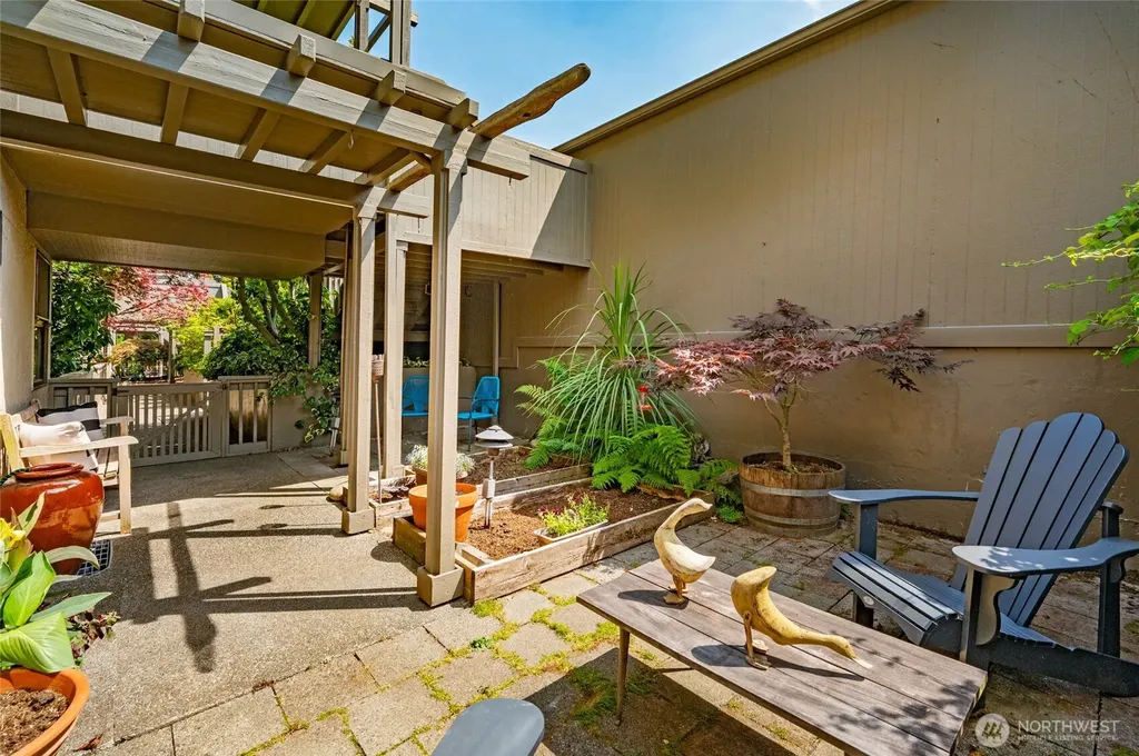 5858 NE Parkpoint Drive Seattle WA 98115