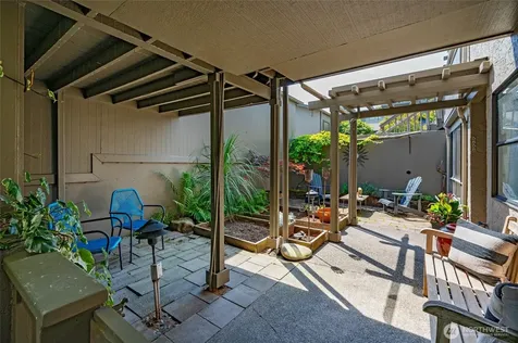 5858 NE Parkpoint Drive Seattle WA 98115